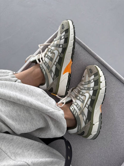 ADULT SNEAKERS