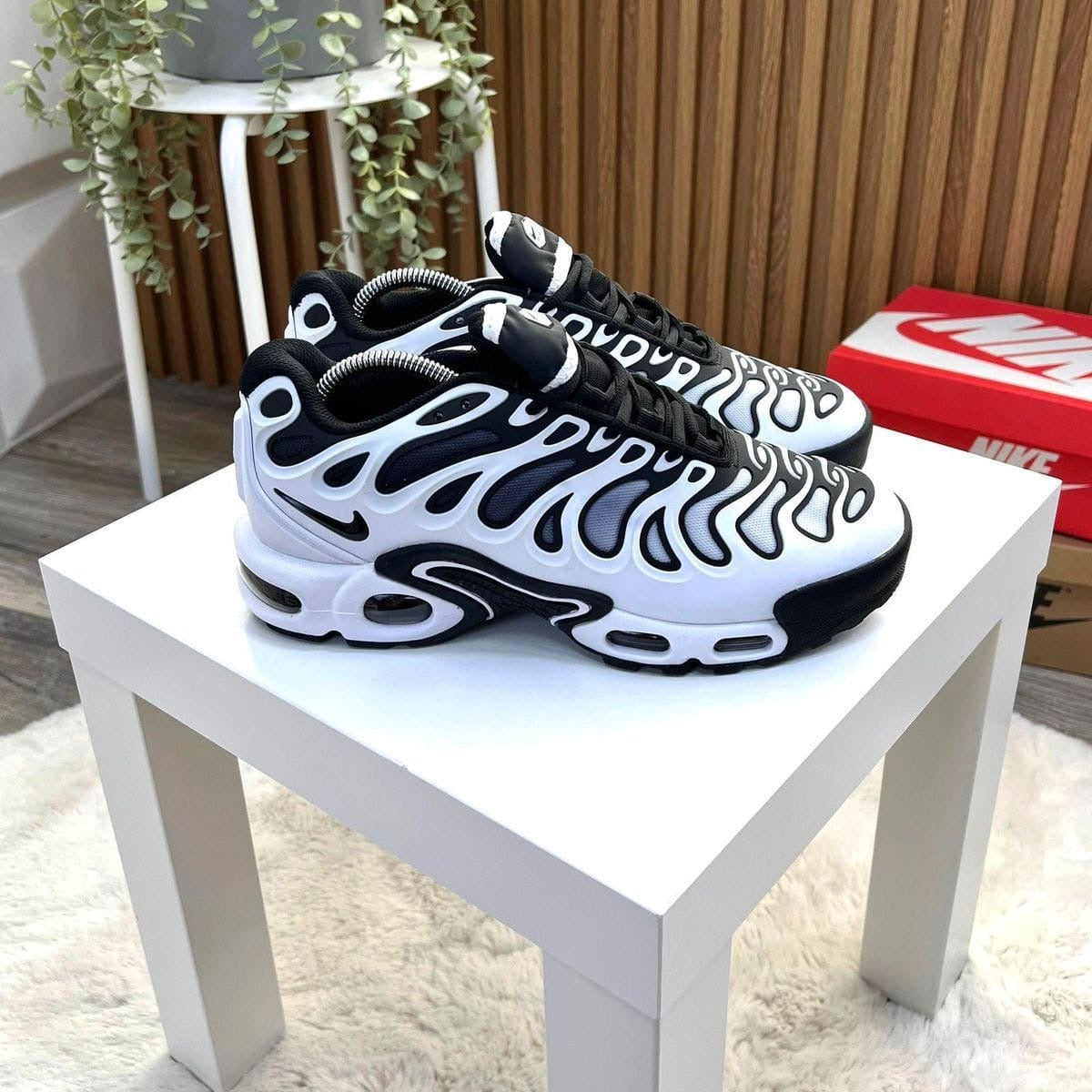 ADULT SNEAKERS