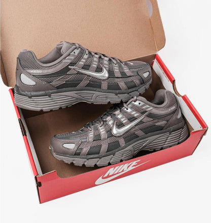 ADULT SNEAKERS