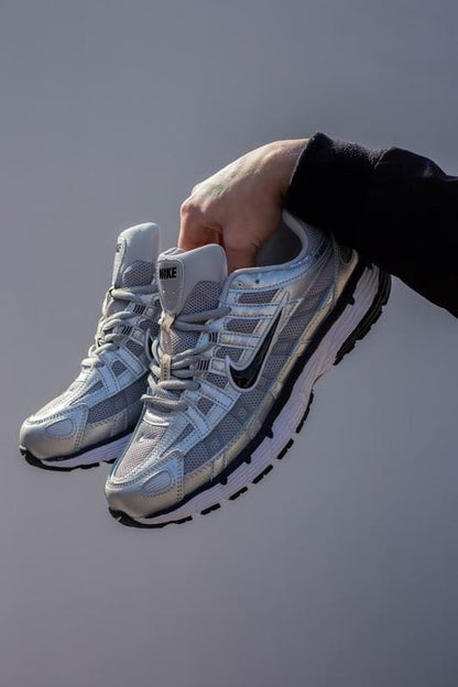 ADULT SNEAKERS