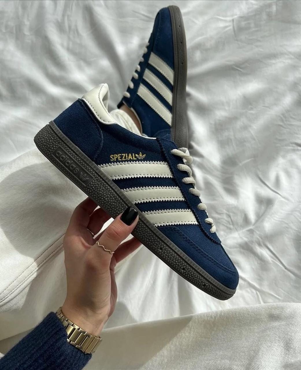 ADULT SNEAKERS