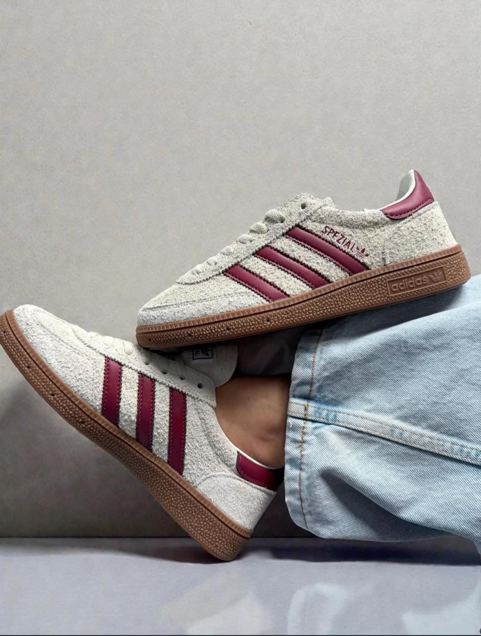 ADULT SNEAKERS