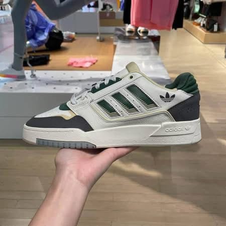 ADULT SNEAKERS