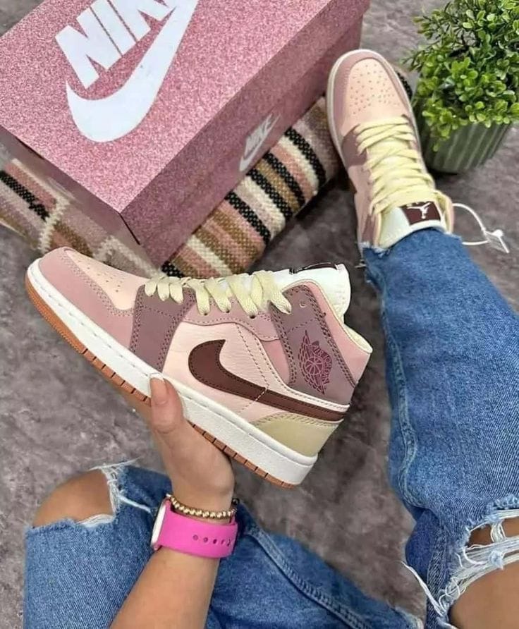 ADULT SNEAKERS