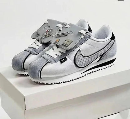 KIDS SNEAKERS