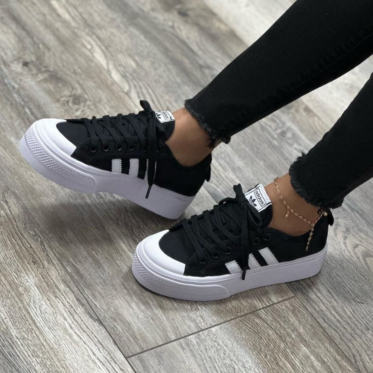 ADULT SNEAKERS