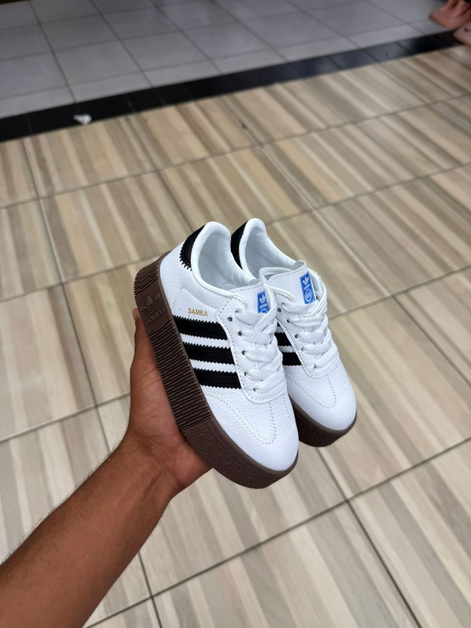 KIDS SNEAKERS