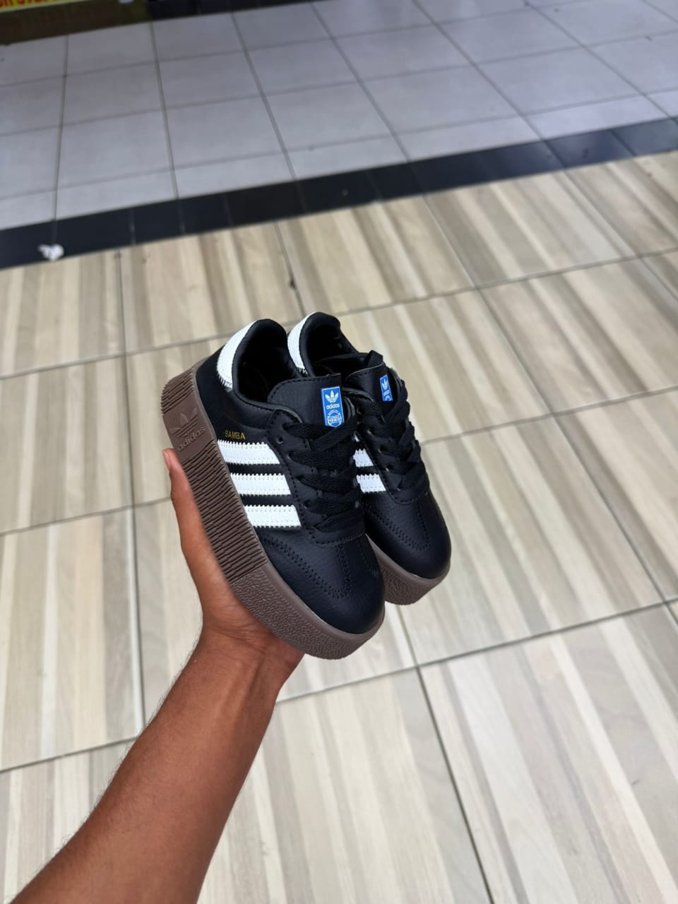 KIDS SNEAKERS