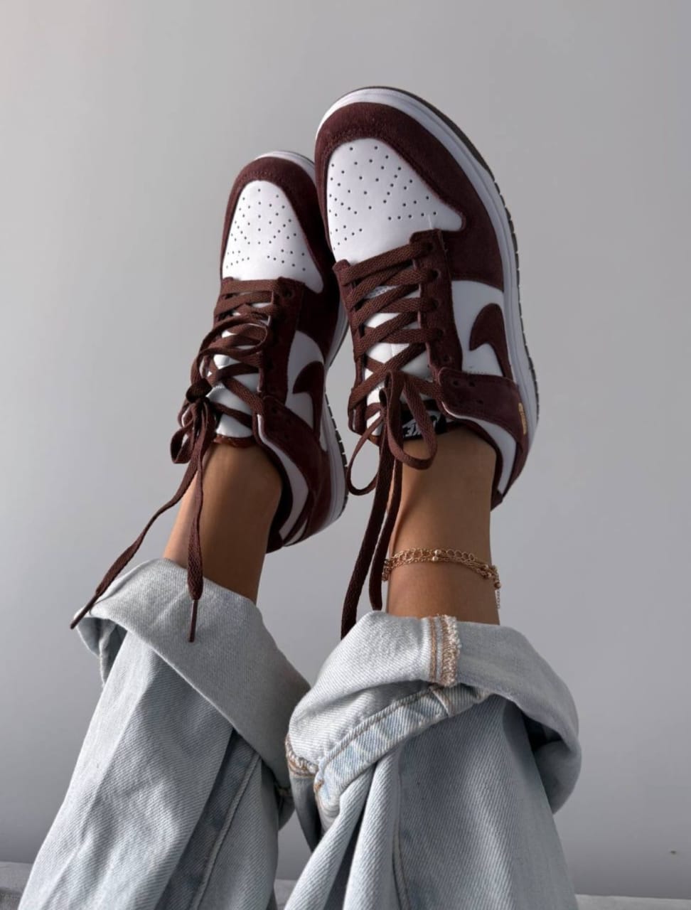 ADULT SNEAKERS