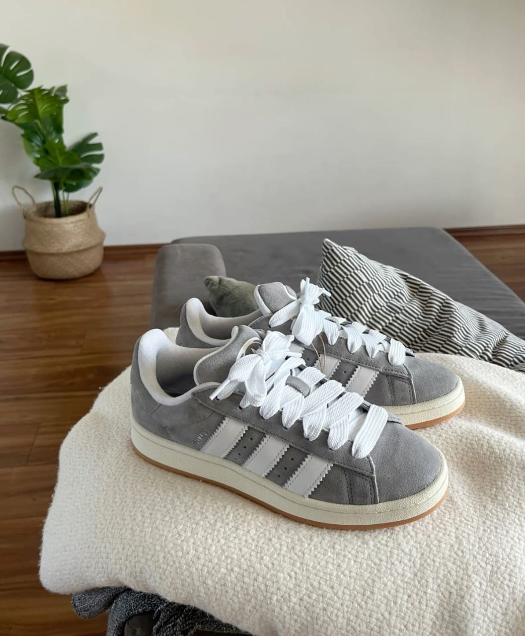 KIDS SNEAKERS