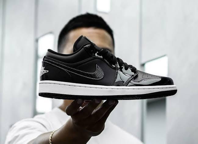 ADULT SNEAKERS
