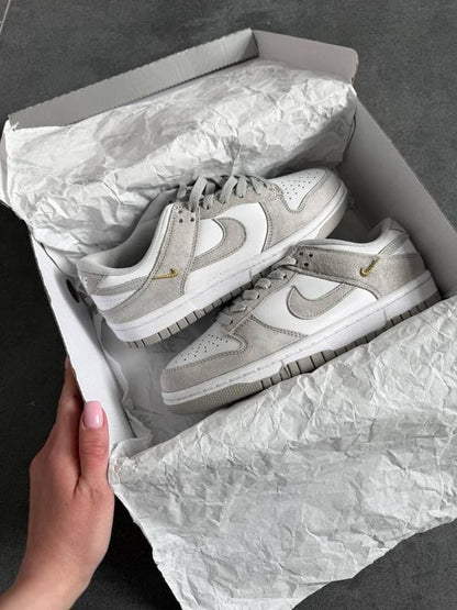 ADULT SNEAKERS