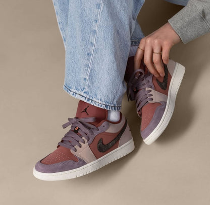 ADULT SNEAKERS