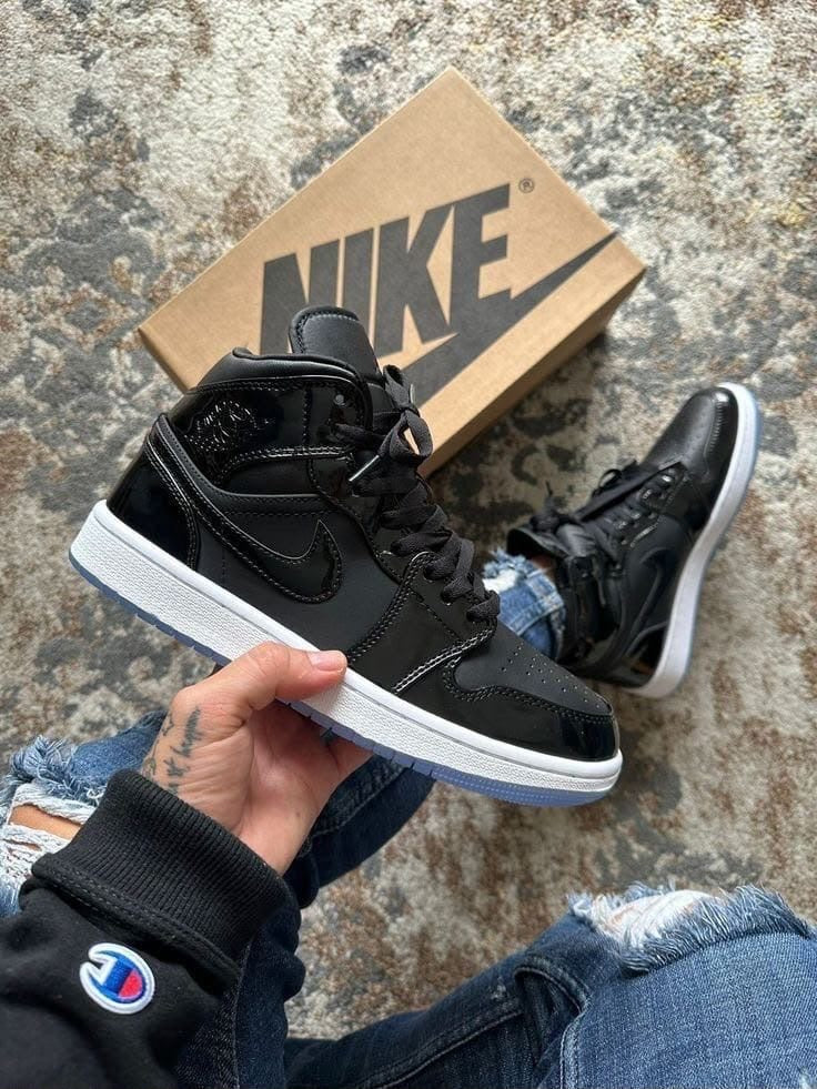 ADULT SNEAKERS