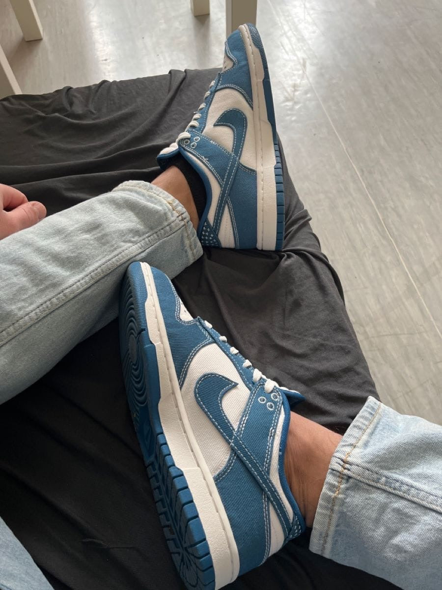 ADULT SNEAKERS